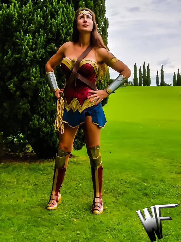 Wonder Woman!  Wonder woman cosplay, Wonder woman costume, Cosplay woman