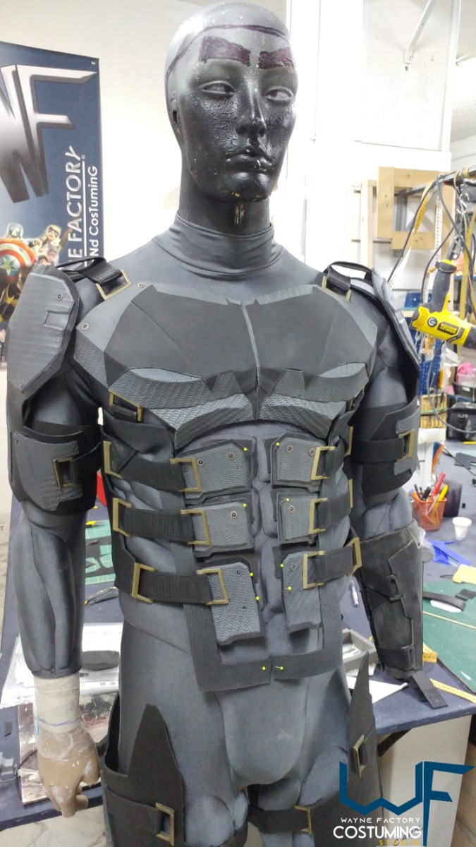 batman jla version justice league costume cosplay mask/cowl suit screen print tactical mask and version, superman vs batman armor logo emblem