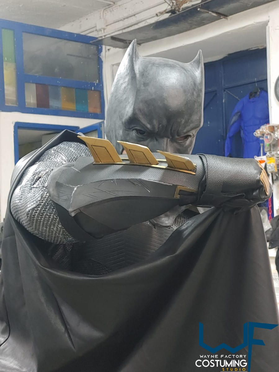 batman jla version justice league costume cosplay mask/cowl suit screen print tactical mask and version, superman vs batman armor logo emblem